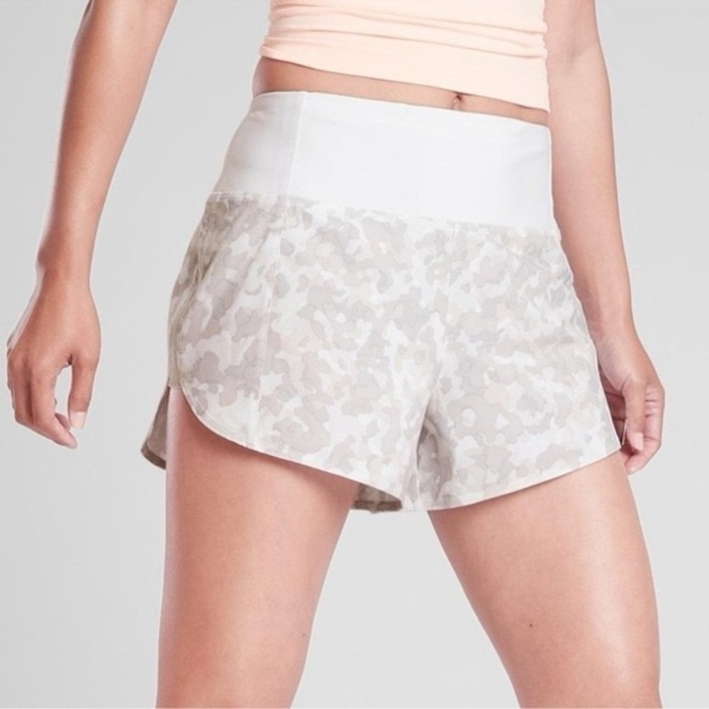 NWT Athleta Running Free Printed Short 3.5” Light Camo Women’s- Size S
